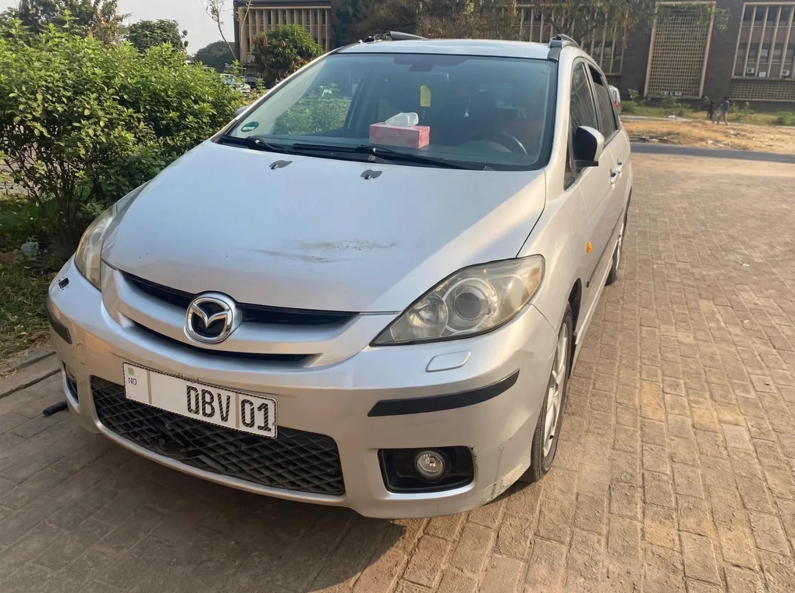 MAZDA 5.