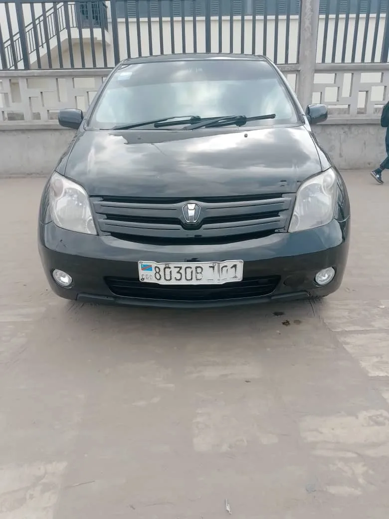 TOYOTA IST.