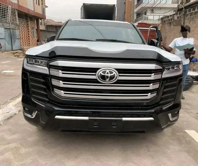 TOYOTA LAND CRUISER