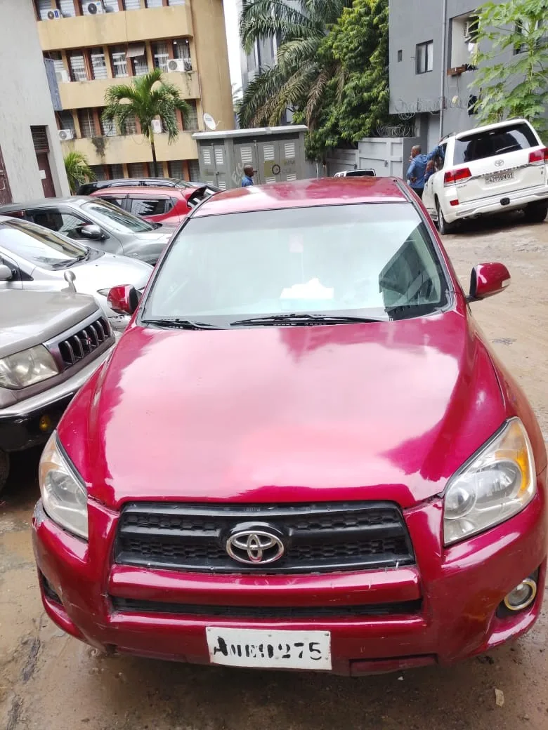 TOYOTA RAV4.