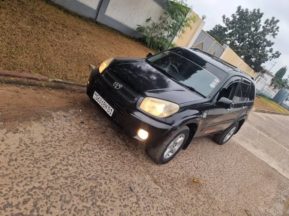 TOYOTA RAV4.