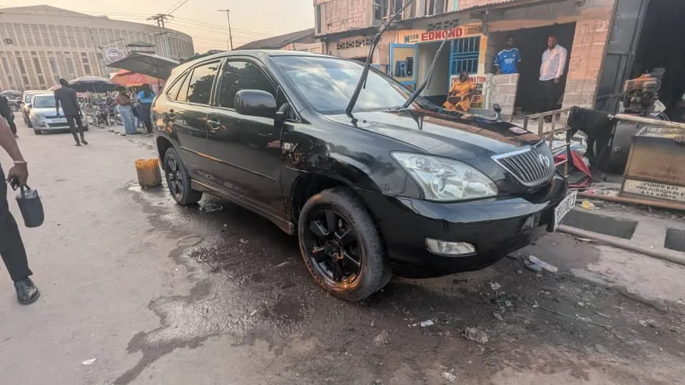 TOYOTA HARRIER.