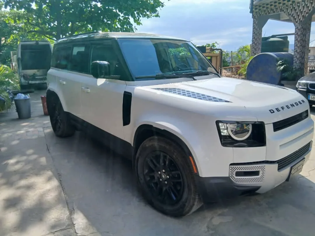 LAND ROVER DEFENDER.