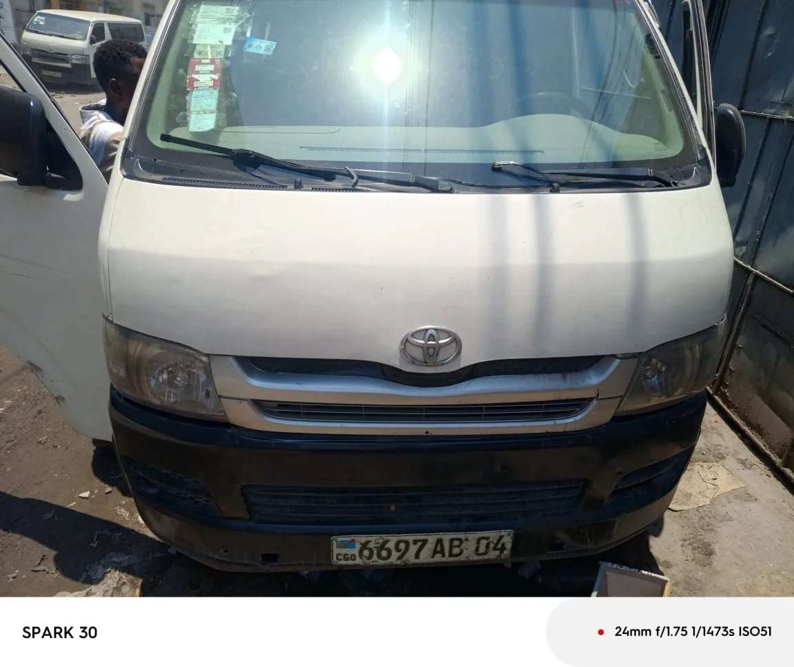 TOYOTA HIACE.
