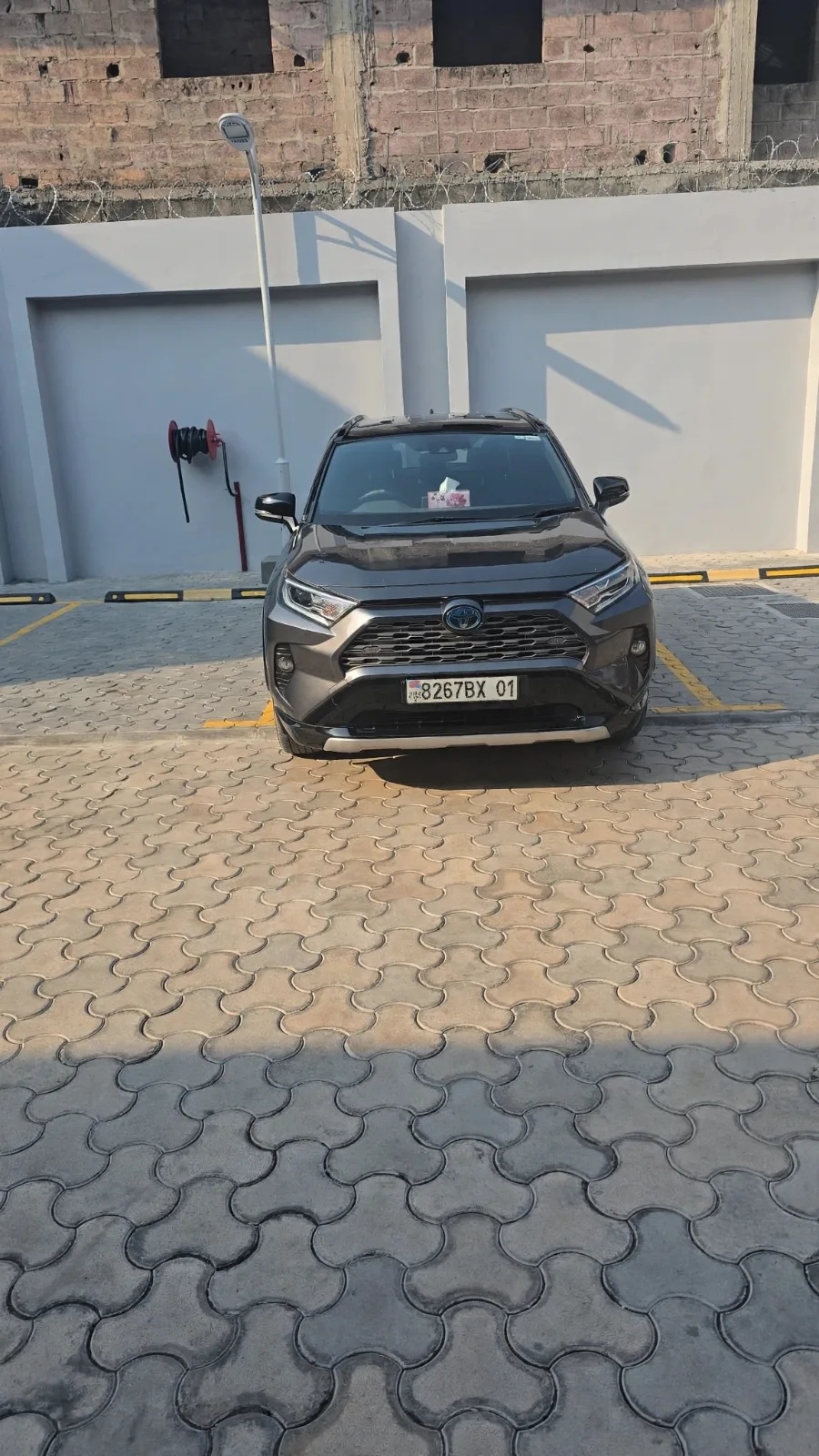 TOYOTA RAV4 HYBRIDE.