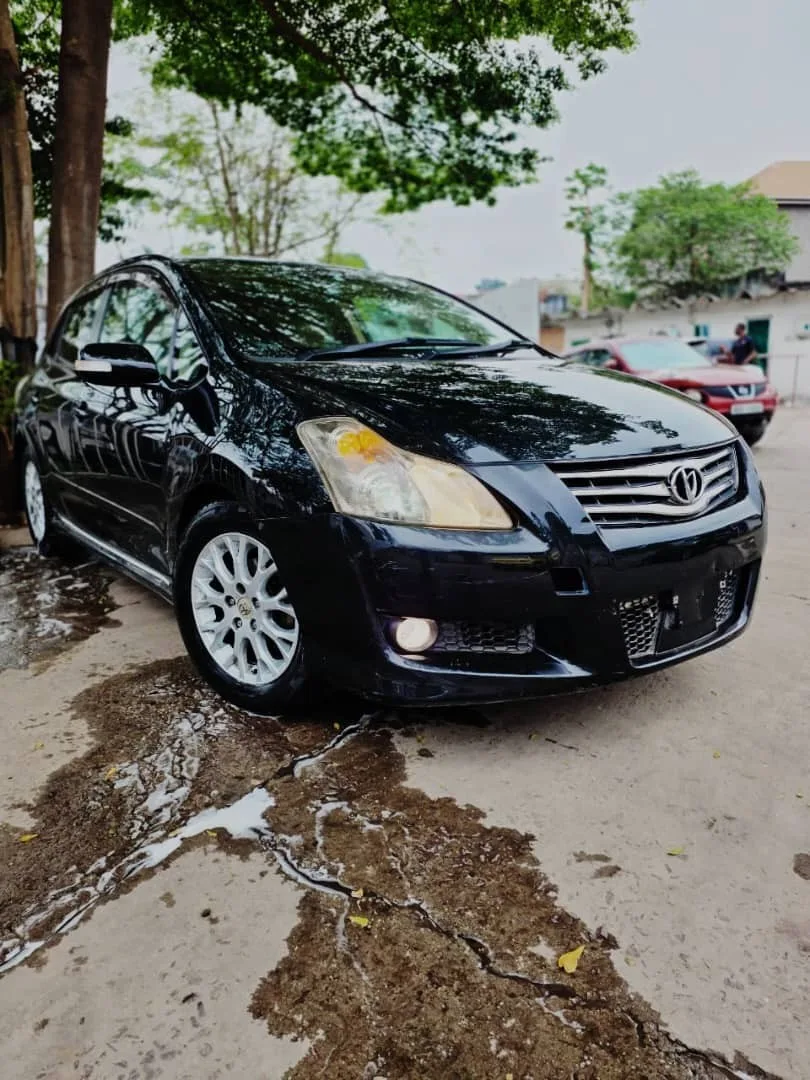 TOYOTA BLADE