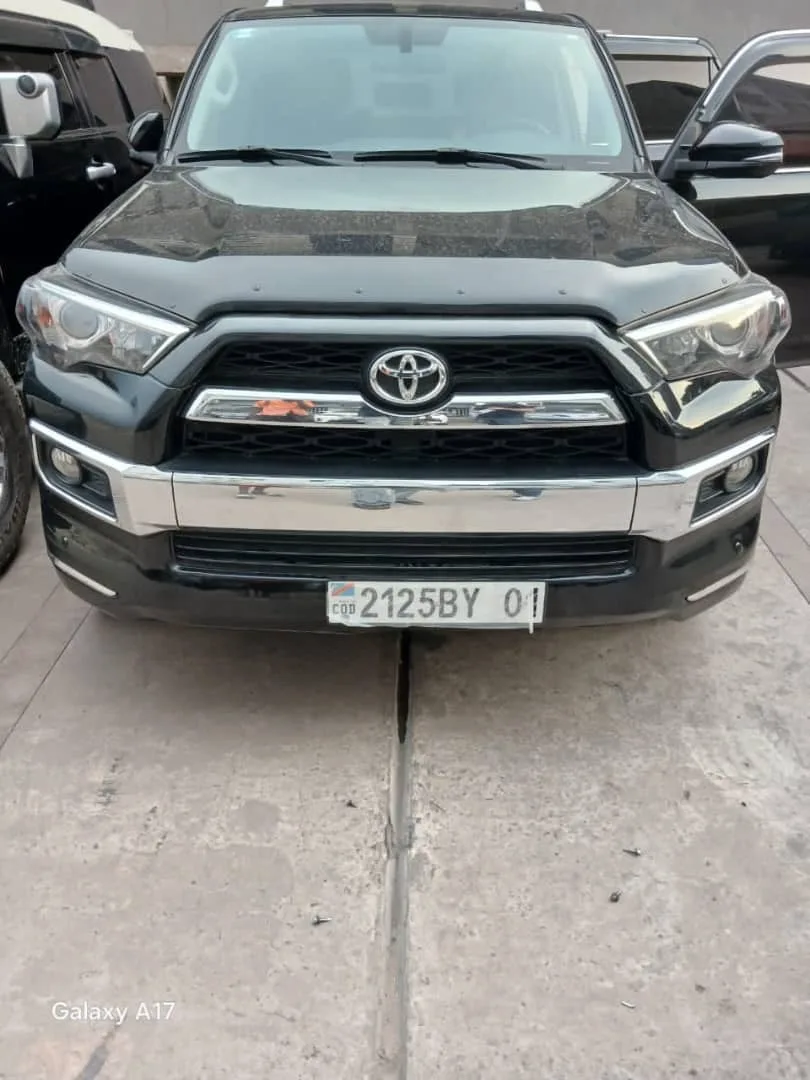 TOYOTA 4RUNNER.