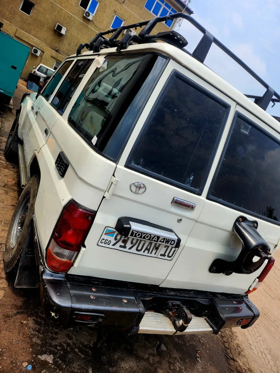 TOYOTA LAND CRUISER.