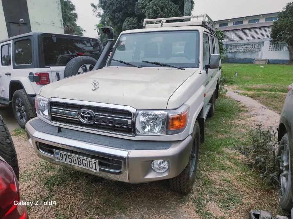 TOYOTA LAND CRUISER.
