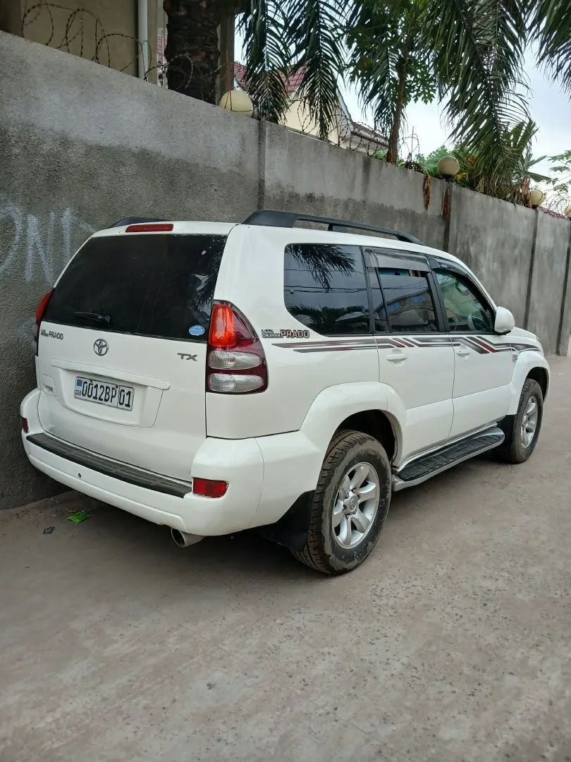 TOYOTA PRADO.