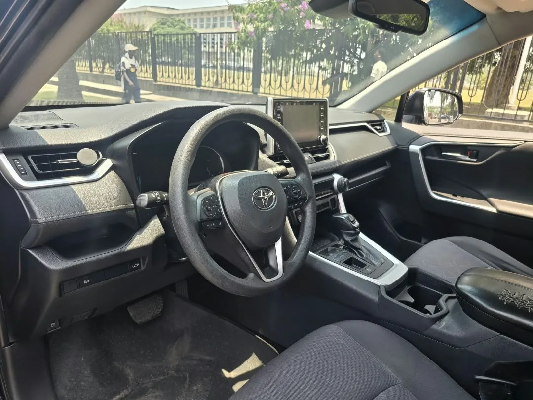 TOYOTA RAV4 HYBRIDE.