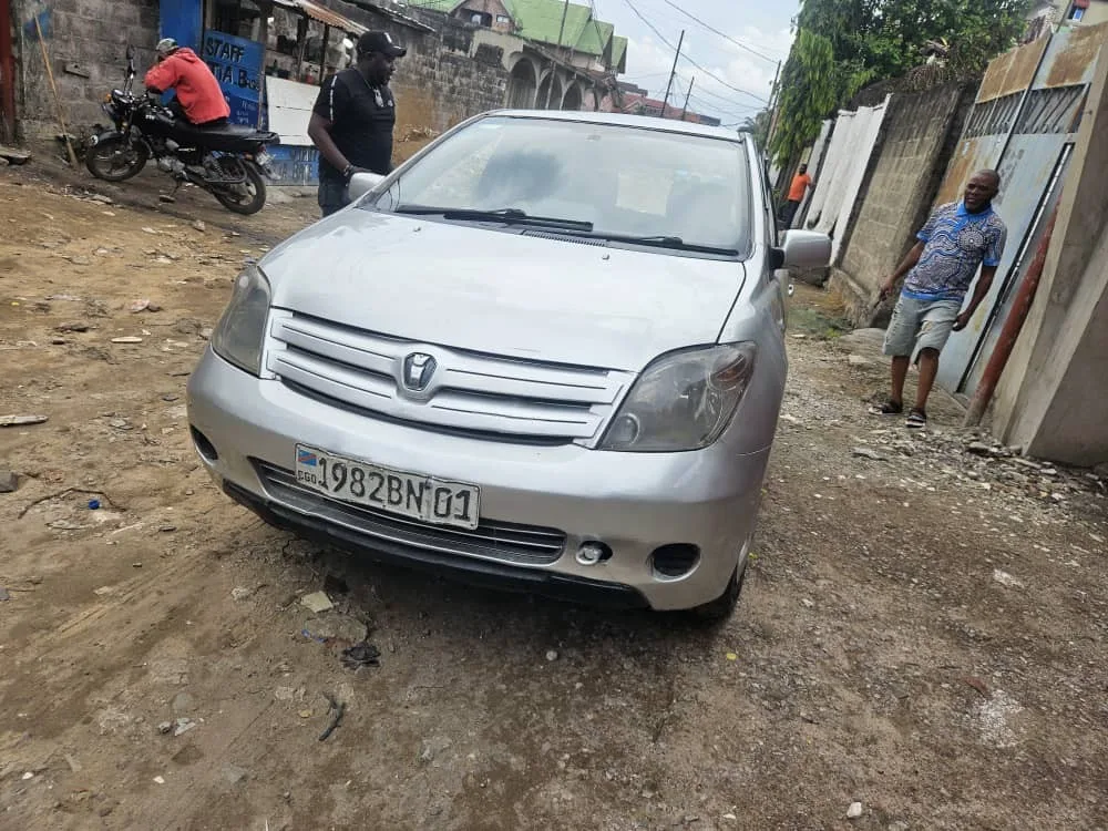 TOYOTA IST.