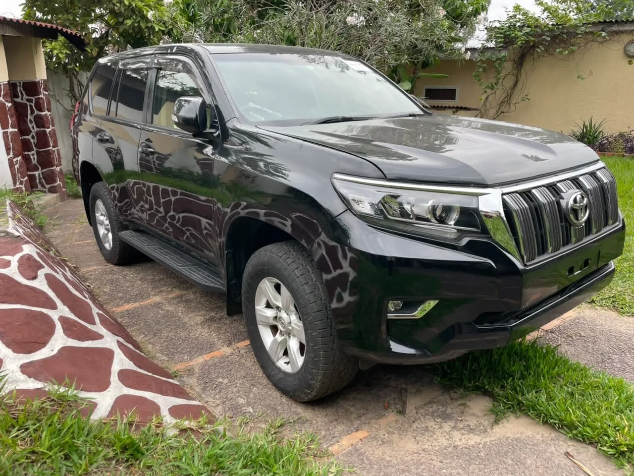 TOYOTA PRADO.