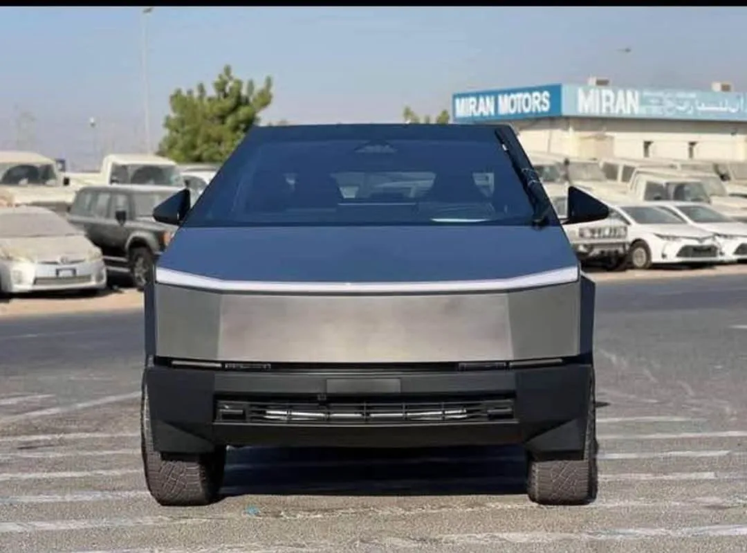 TESLA CYBERTRUCK