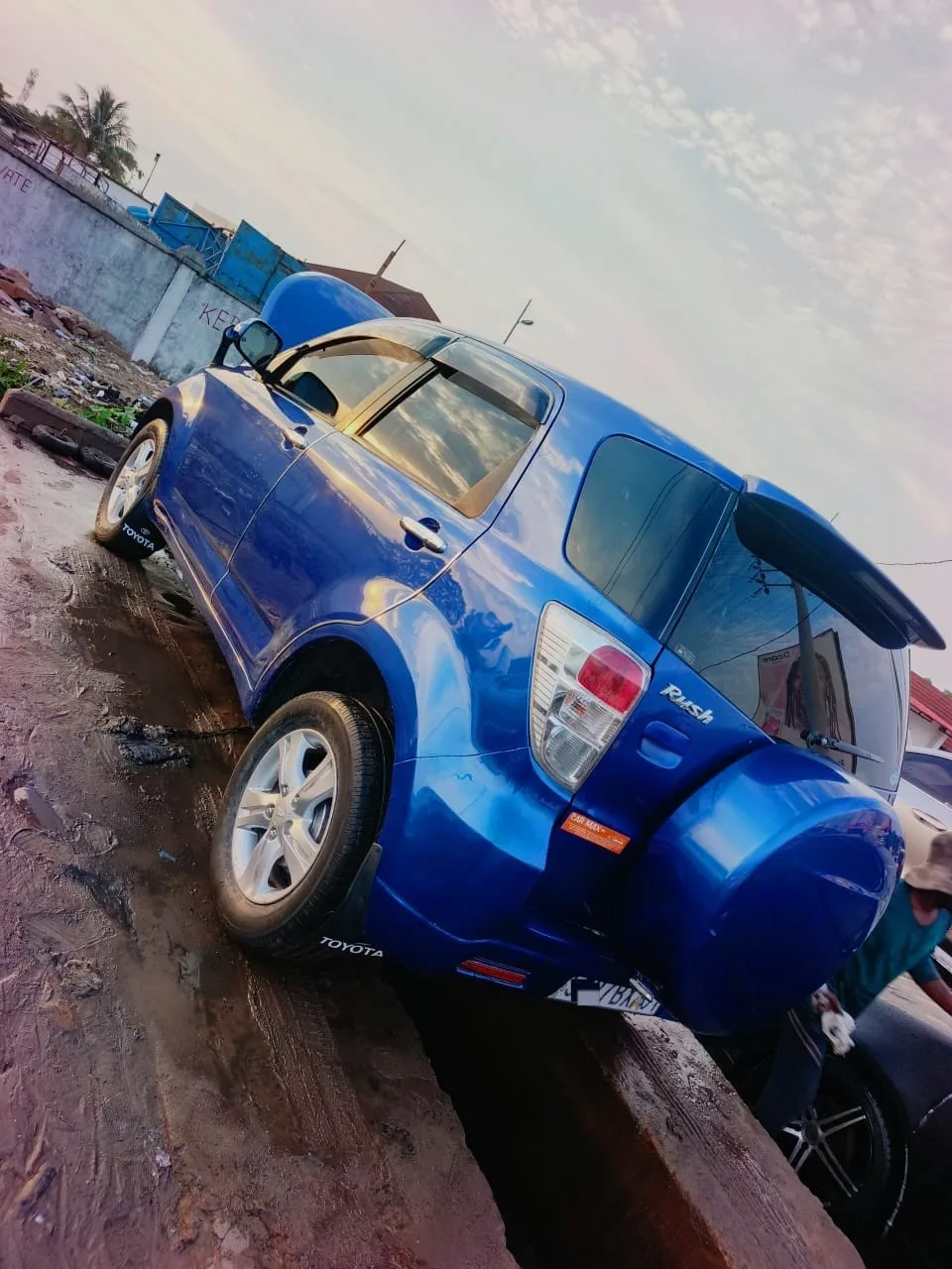 TOYOTA RUSH.