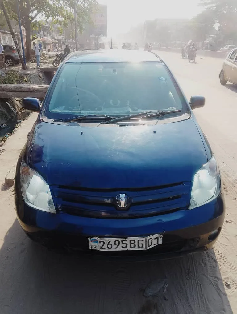 TOYOTA IST.
