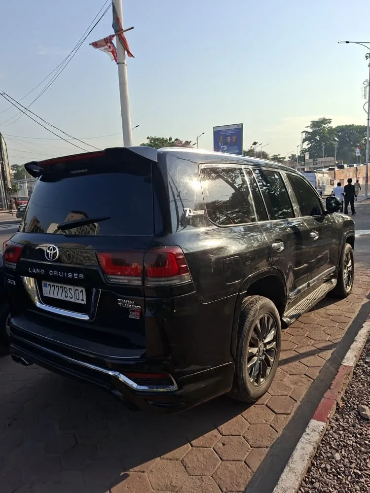 TOYOTA LAND CRUISER.