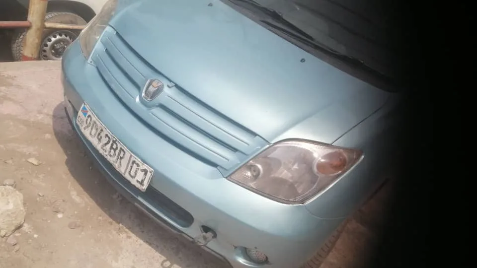 TOYOTA IST.