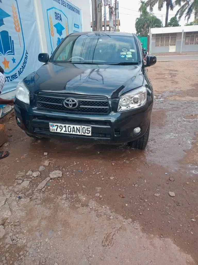 TOYOTA RAV4.
