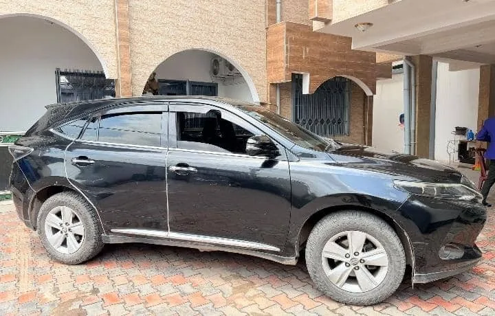 TOYOTA HARRIER.