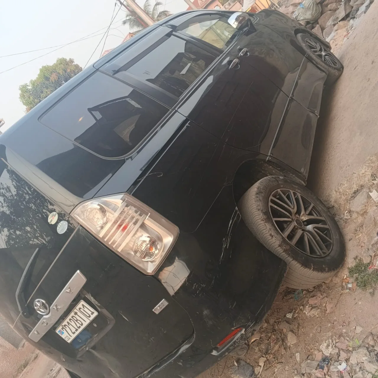TOYOTA NOAH.