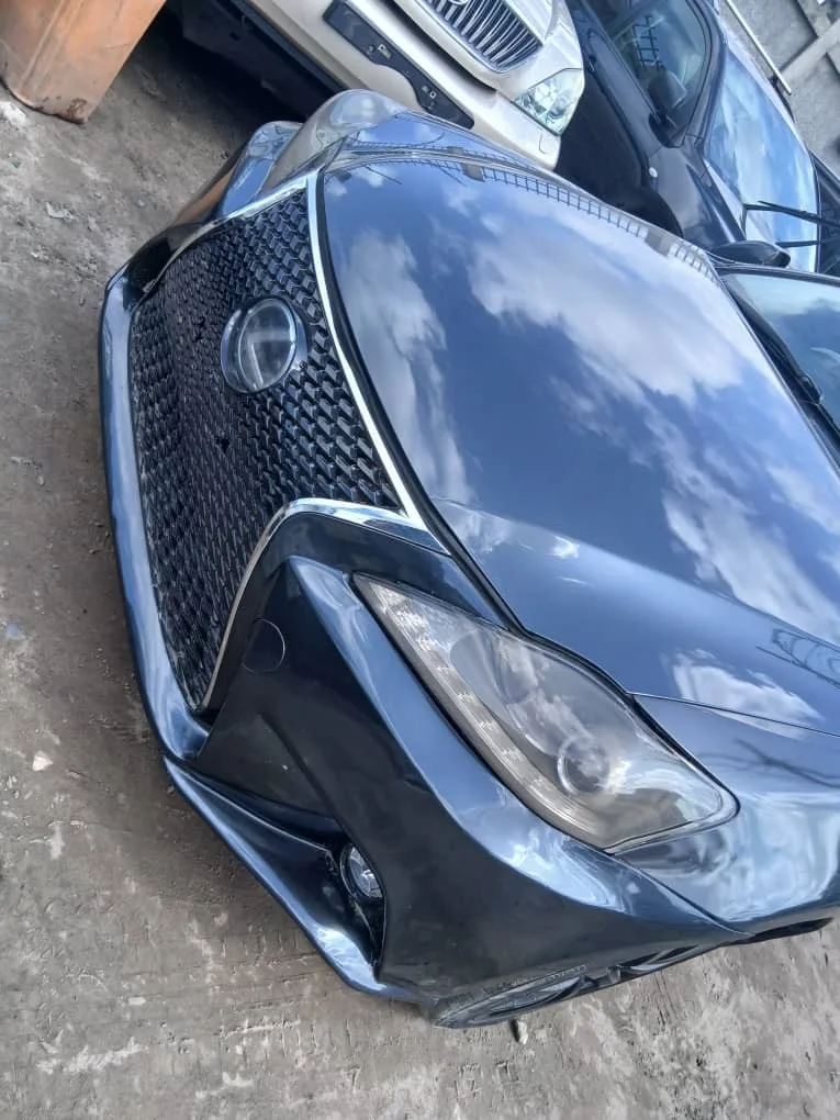 LEXUS IS 250.