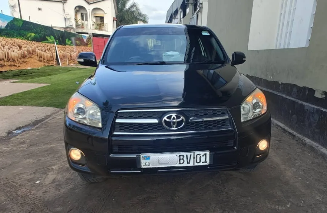TOYOTA RAV4.