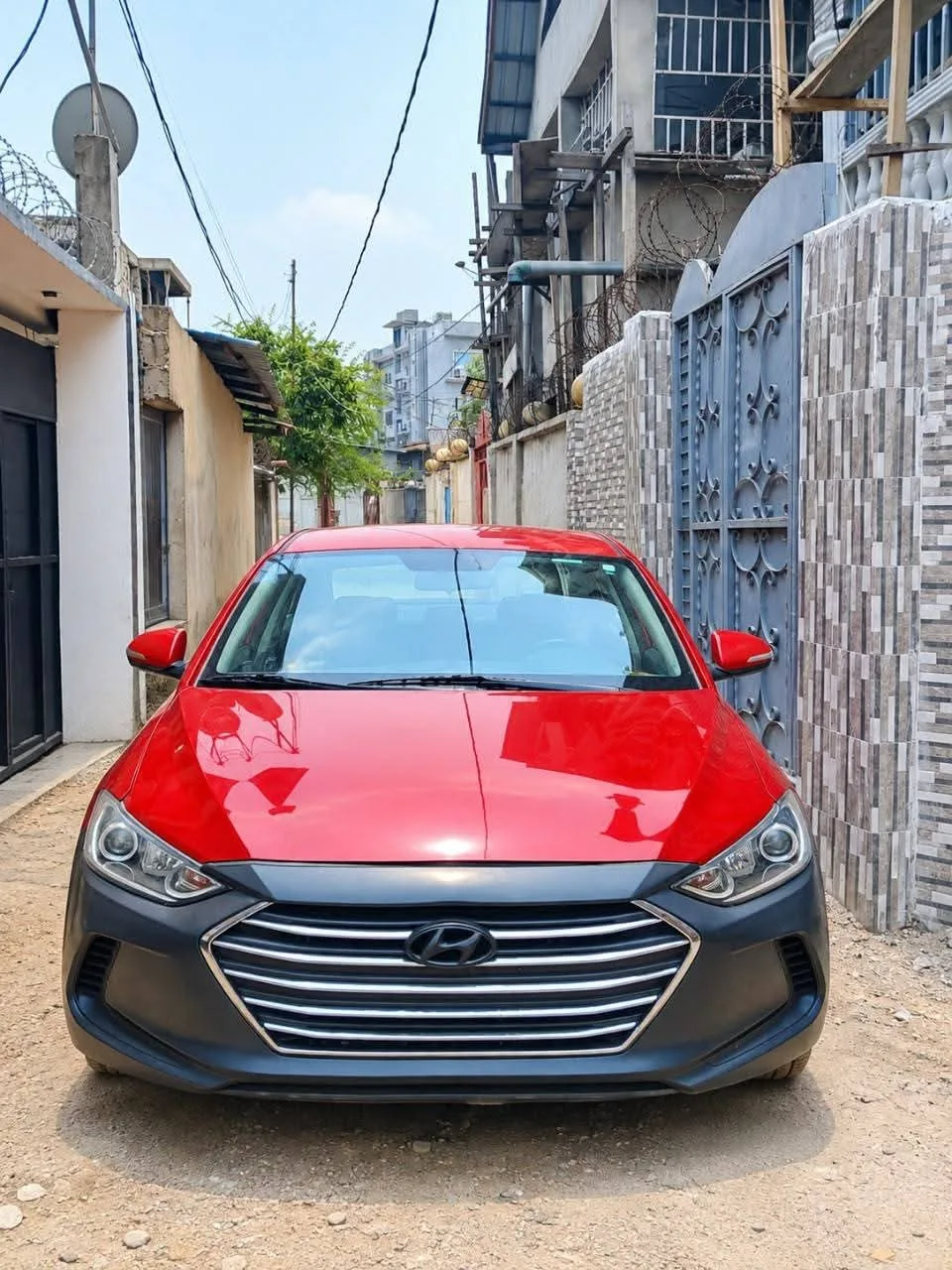 HYUNDAI ELANTRA.