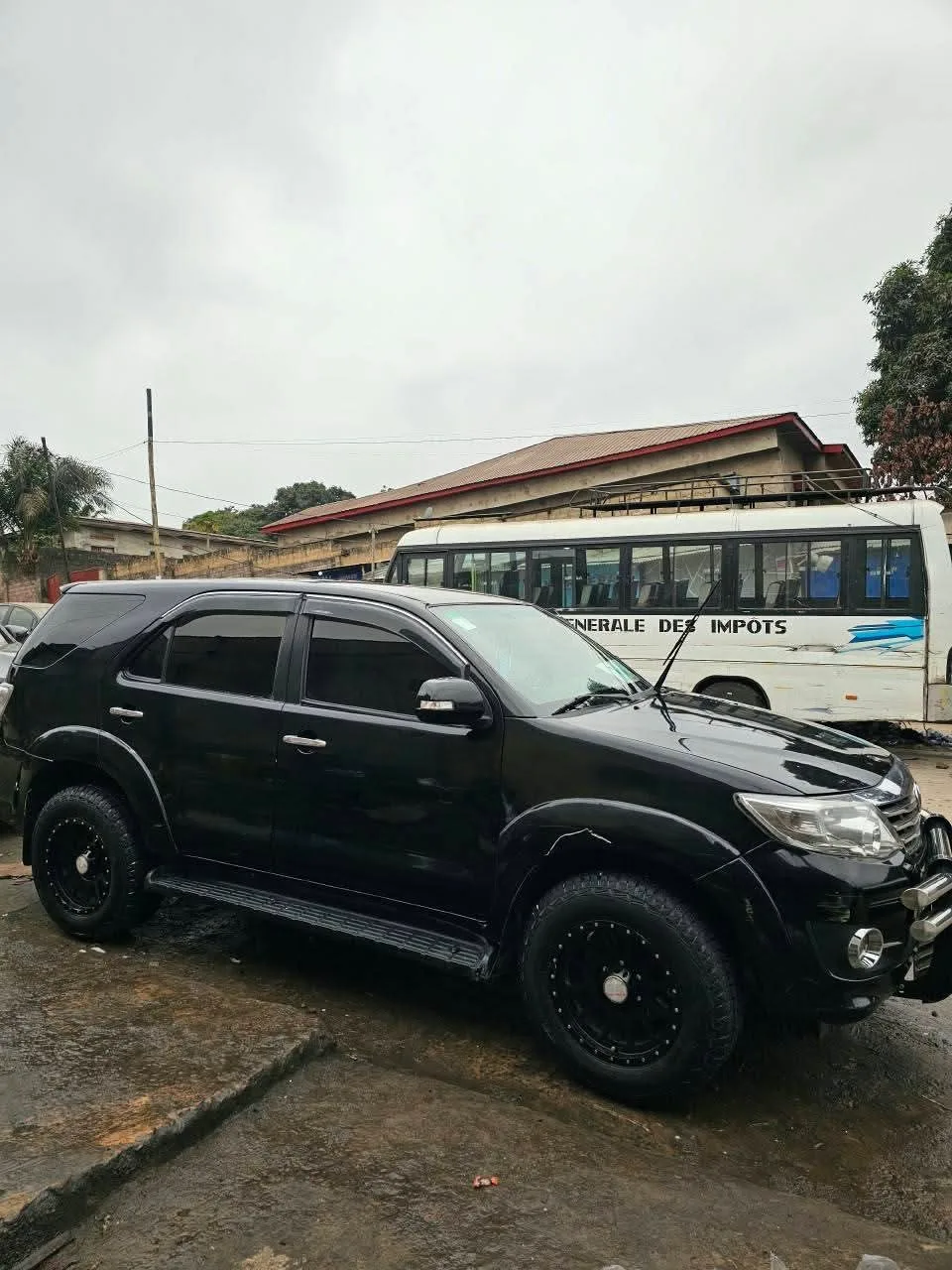 TOYOTA FORTUNER.