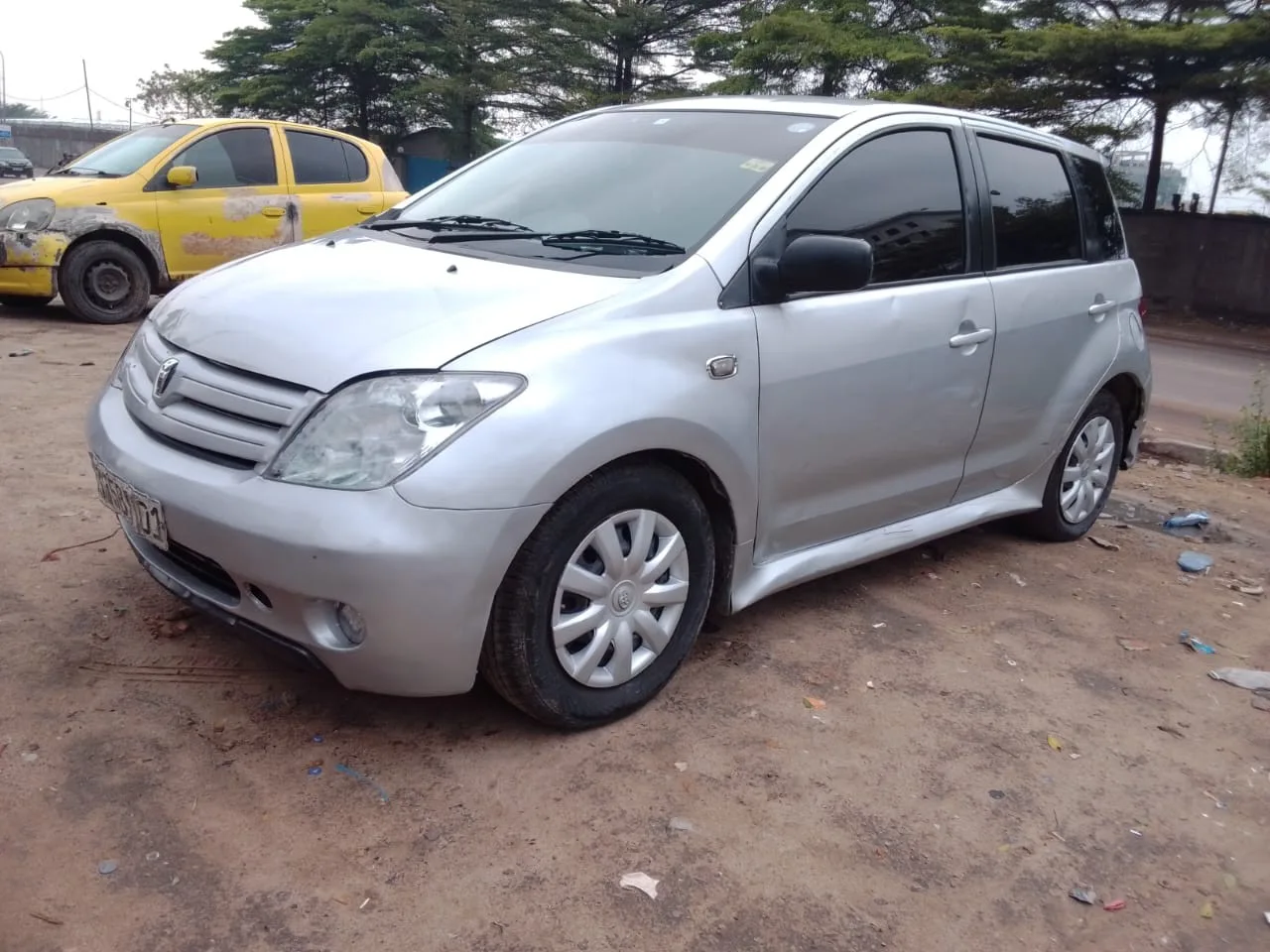 TOYOTA IST.