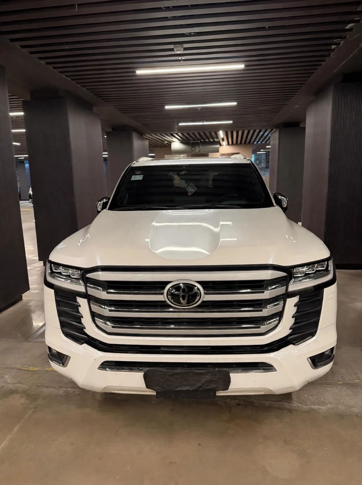 TOYOTA LAND CRUISER 300.