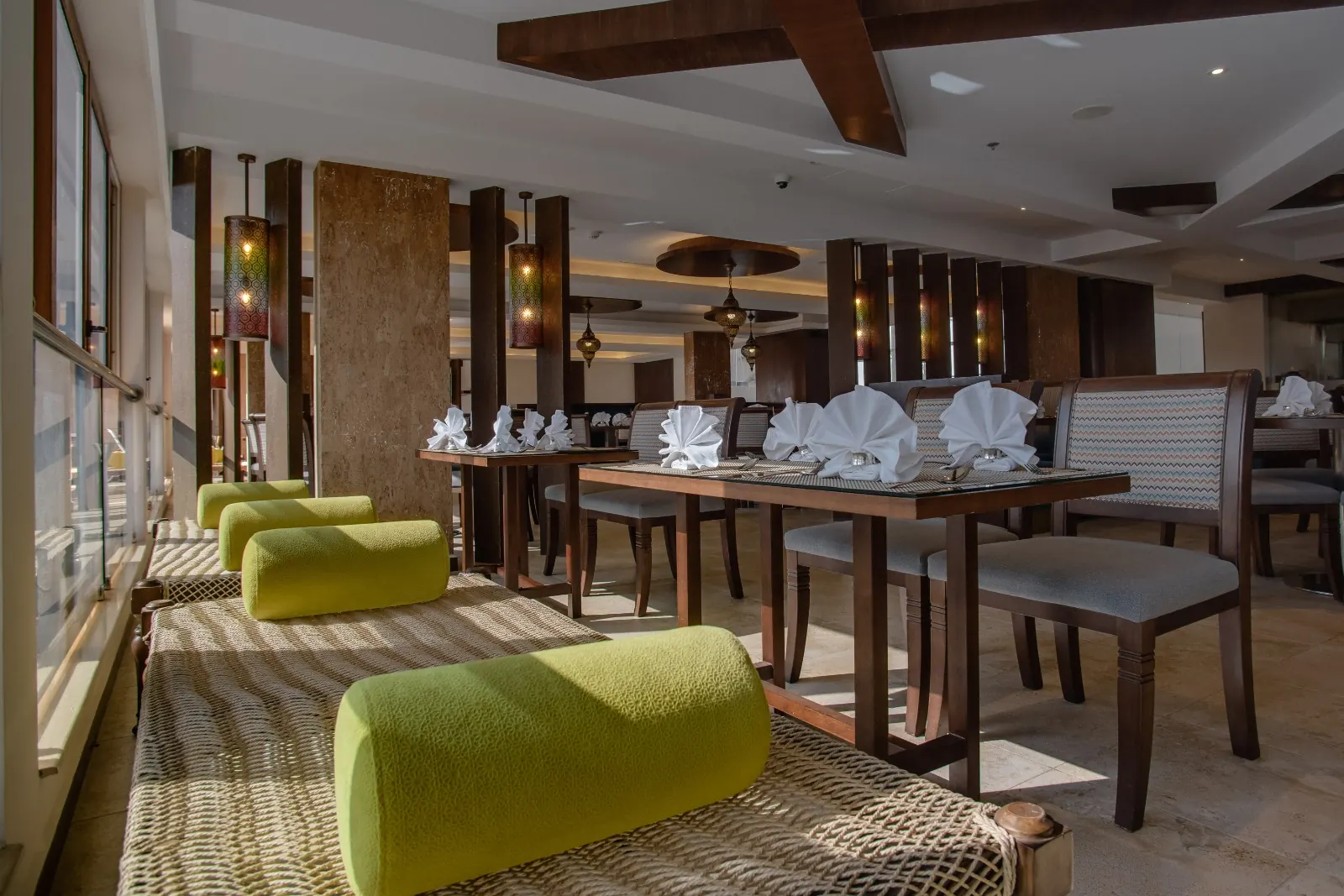 Restaurant and bar at The Concord Hotel & Suites