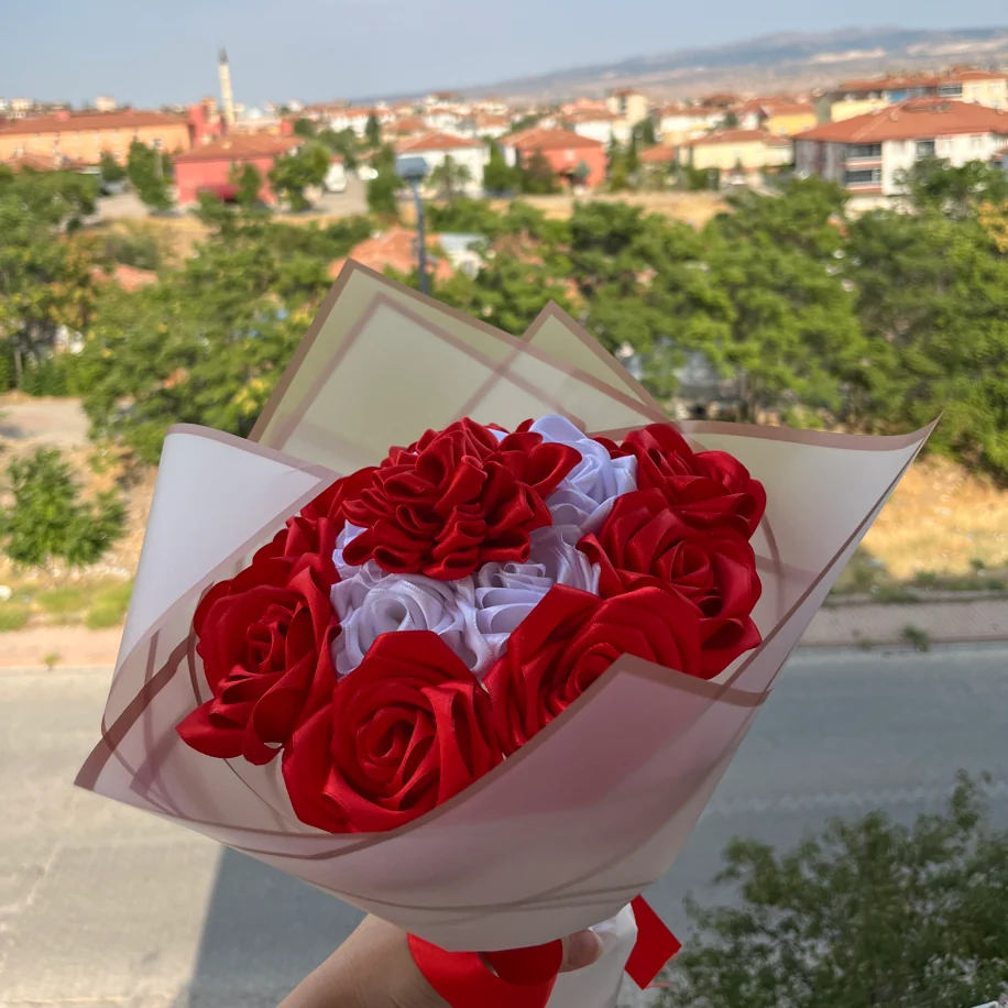 Sonsuz Buket Kırmızı beyaz 15’li buket – görünüm 2