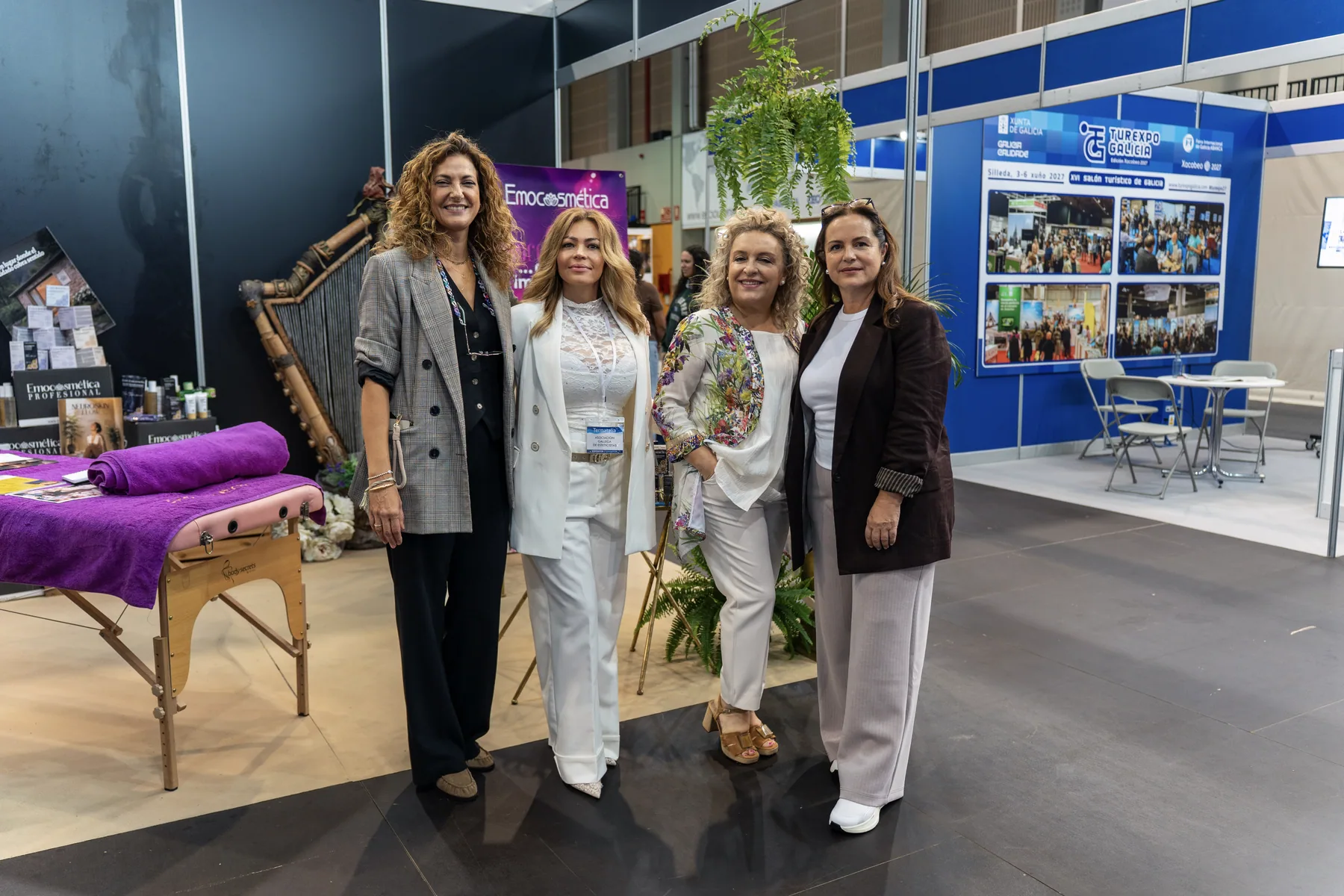 Sorela Caro con otras profesionales en un stand de Termatalia