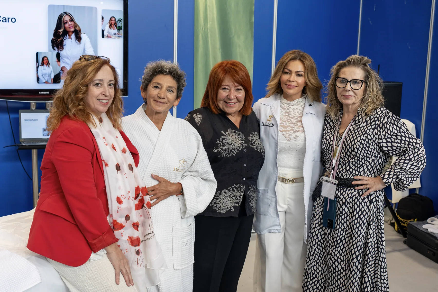 Grupo de profesionales de la estética con Sorela Caro en Termatalia