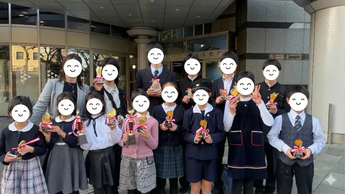 川崎珠算協会 優良生徒表彰式でのそろばんサークル生徒たち