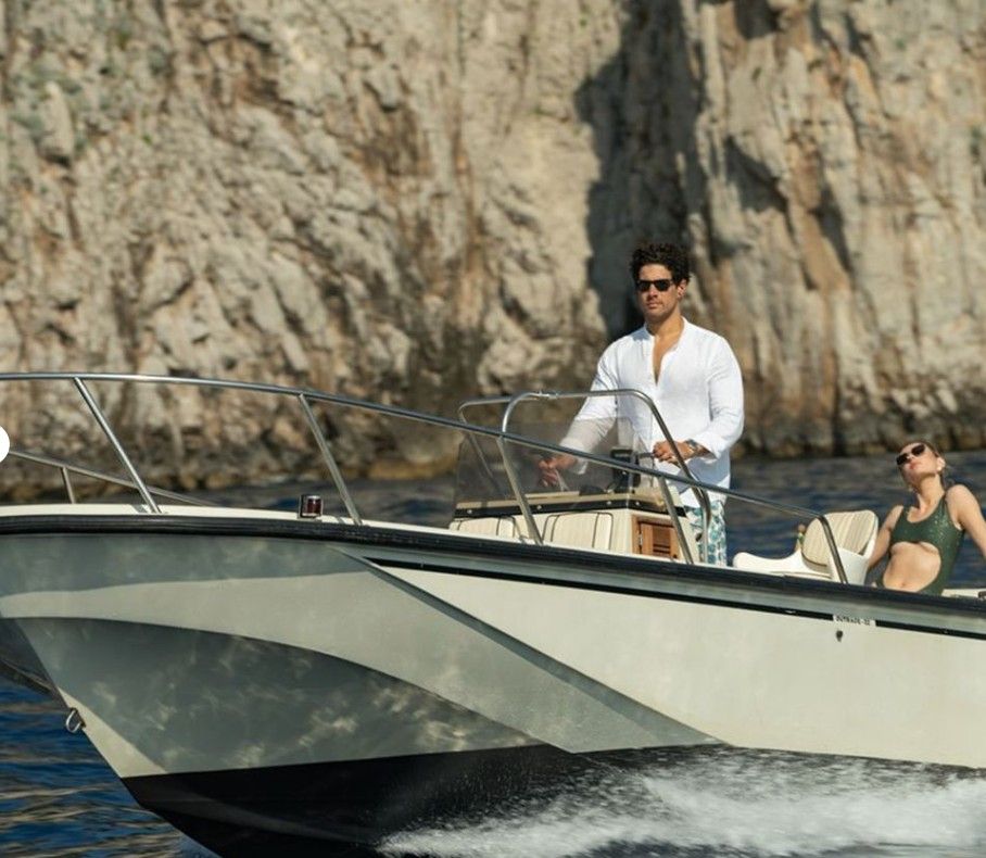 Capri by Boat with Seaside Lunch in Nerano