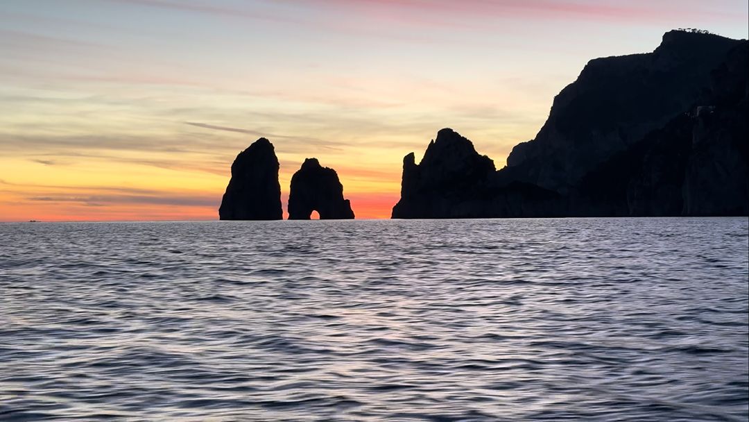 Private Sunset Boat Ride with Seaside Dinner in Capri or Nerano