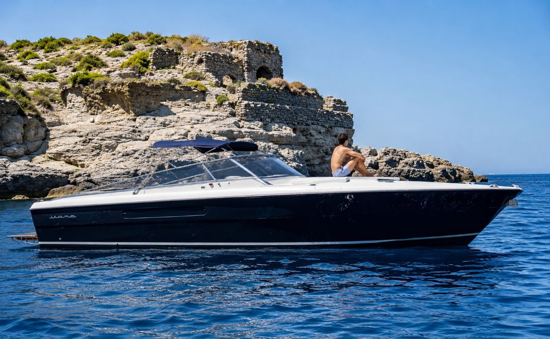 Itama 38: Prestige Private Boat Tour