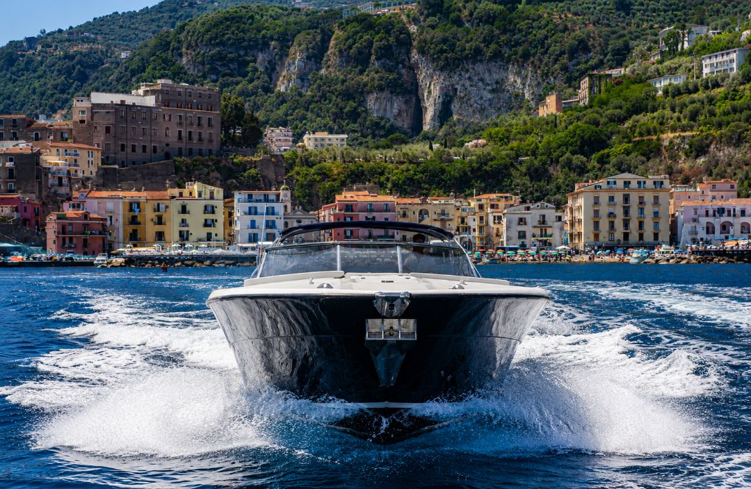 Itama 38: Prestige Private Boat Tour