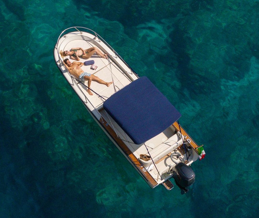 Boston Whaler Outrage v22: Premium Private Tour with a Professional Skipper