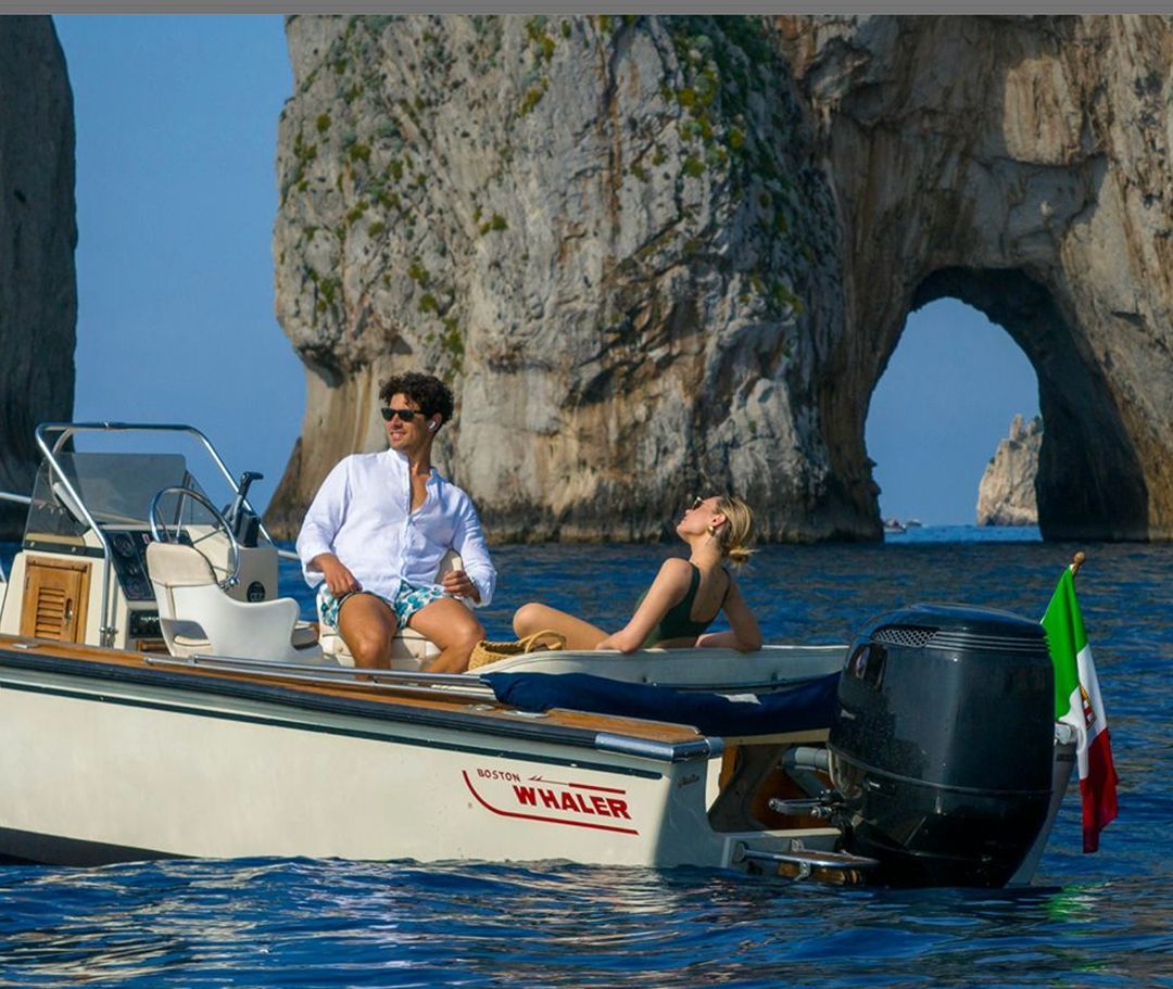 Boston Whaler Outrage v22: Premium Private Tour with a Professional Skipper