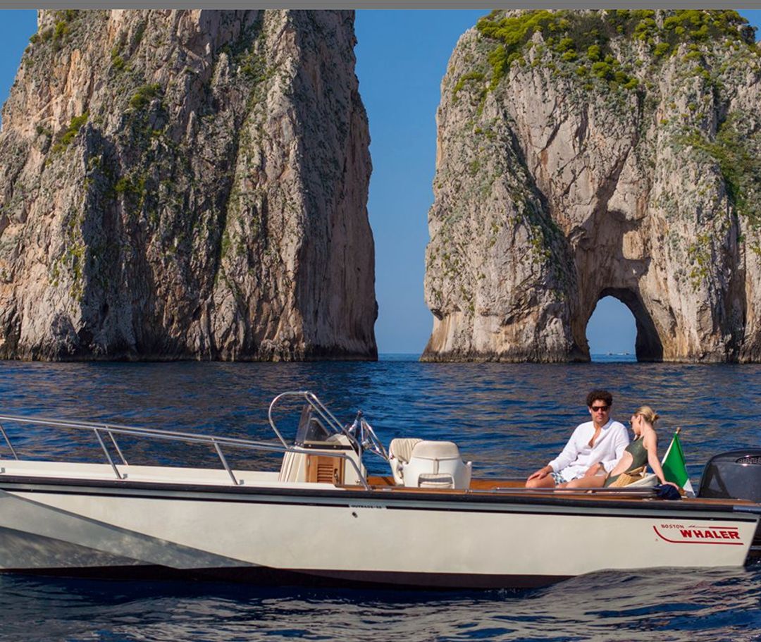 Boston Whaler Outrage v22: Premium Private Tour with a Professional Skipper