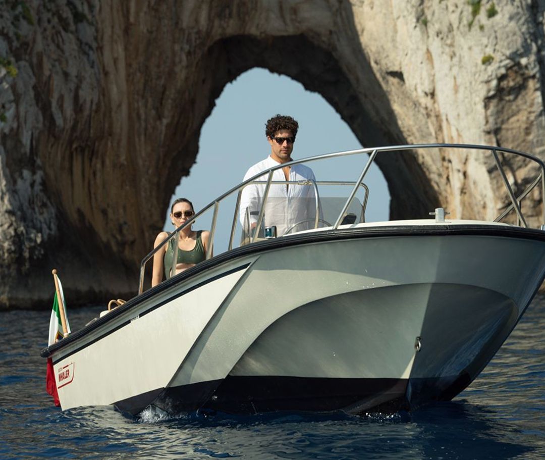 Boston Whaler Outrage v22: Premium Private Tour with a Professional Skipper