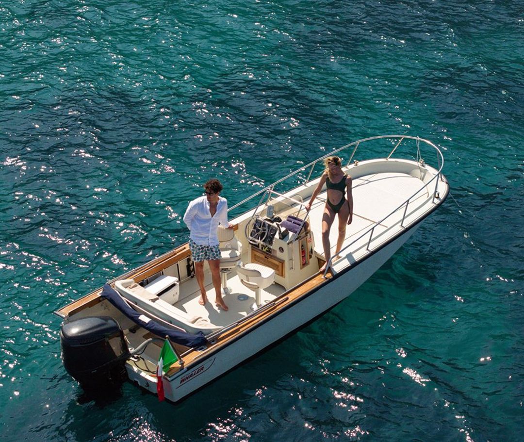 Boston Whaler Outrage v22: Premium Private Tour with a Professional Skipper