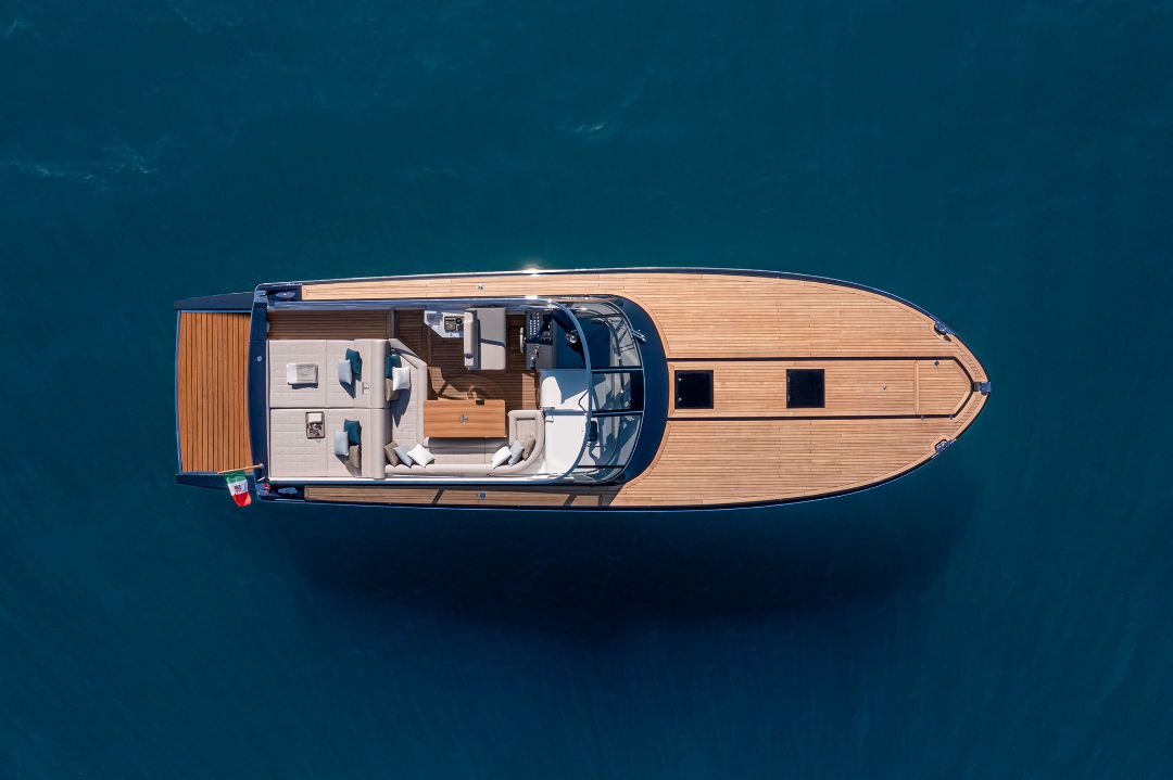 Ferretti 670: Premium Private Tour with a Professional Skipper