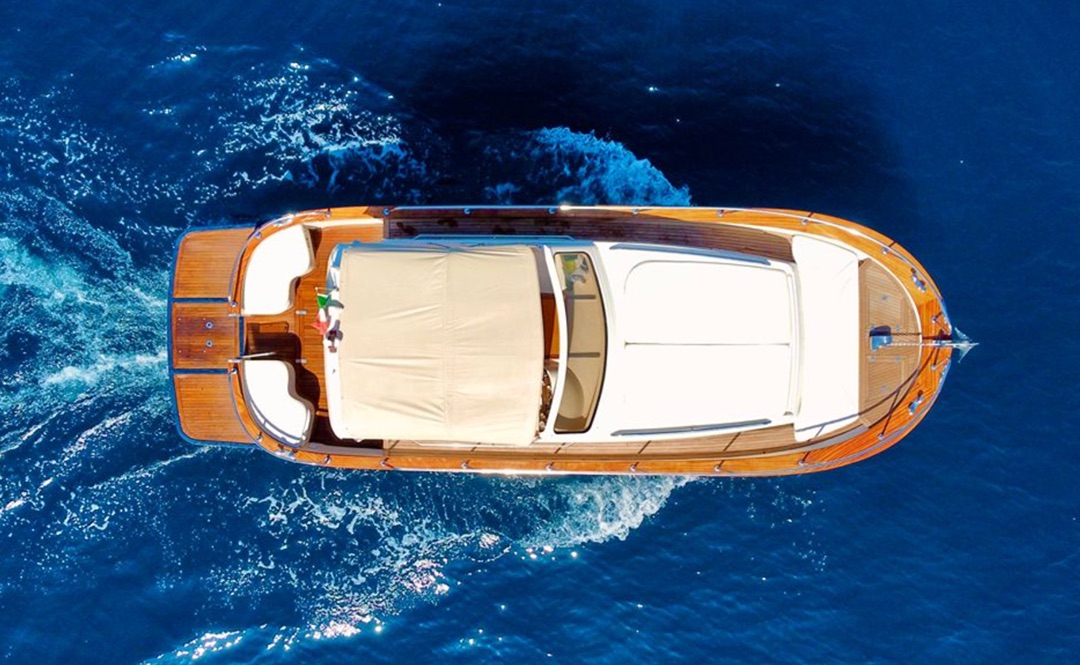 Sparviero 32: Premium Private Tour with a Professional Skipper