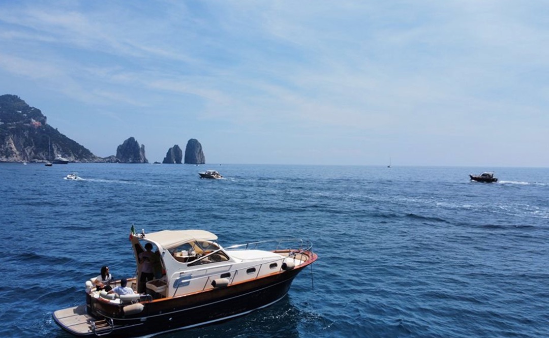 Sparviero 32: Premium Private Tour with a Professional Skipper
