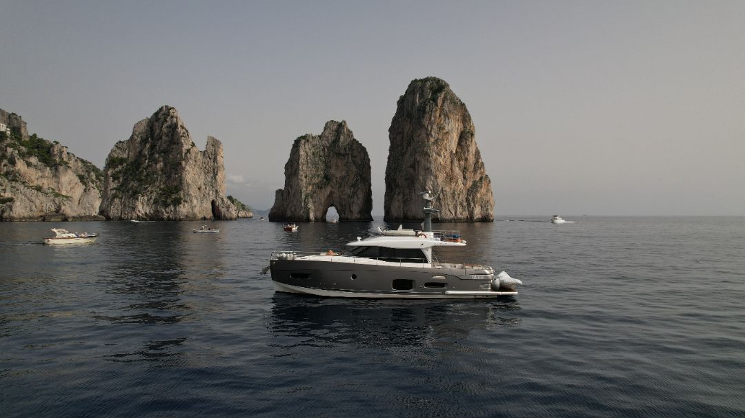 Azimut Magellano 53: Premium Private Tour with a Professional Skipper