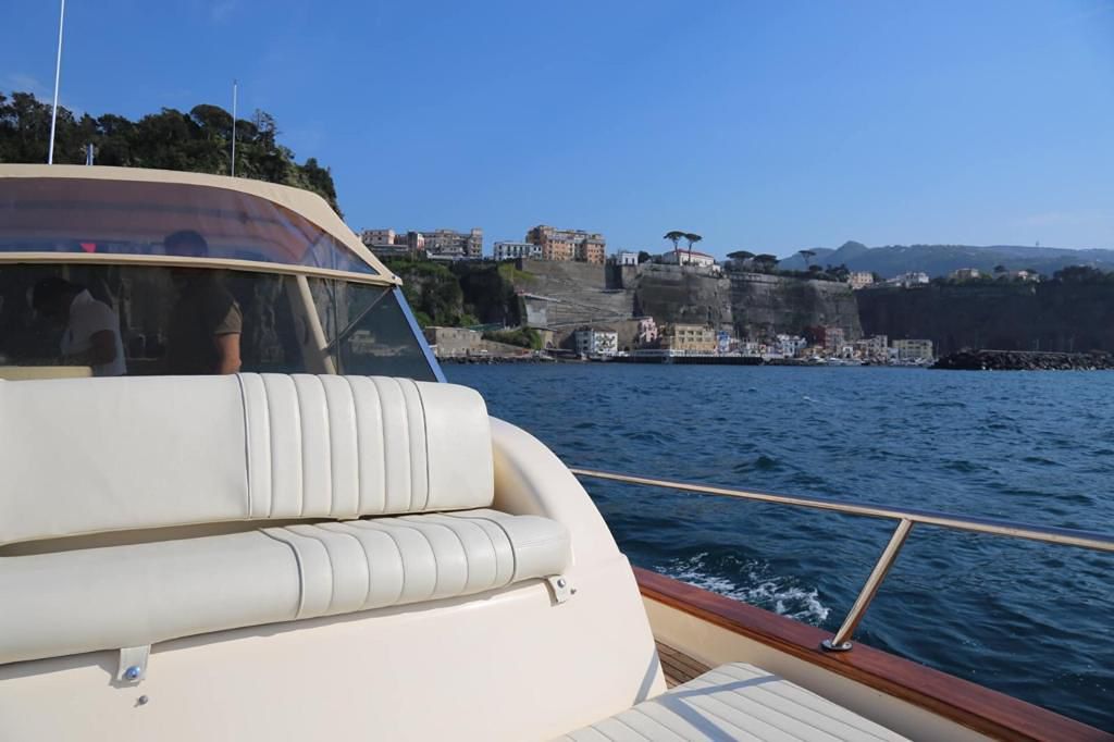 Smeraldo 26: Premium Private Tour with a Professional Skipper
